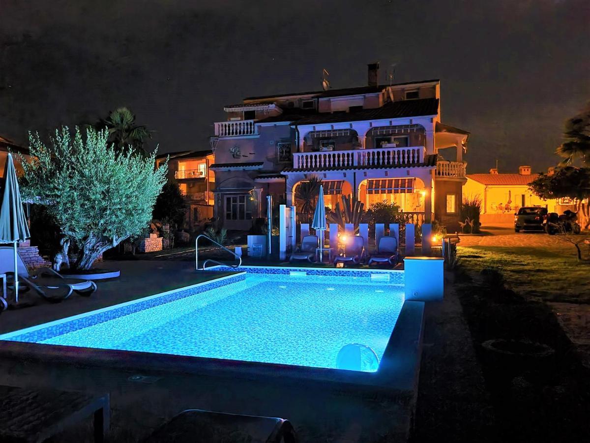 Apartment Villa Engel With Pool 포레치 외부 사진
