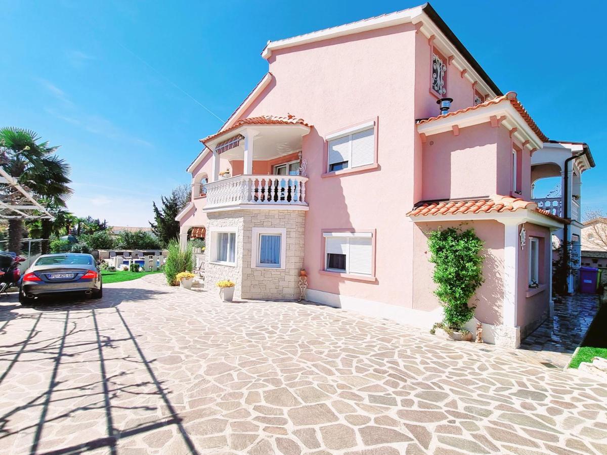 Apartment Villa Engel With Pool 포레치 외부 사진