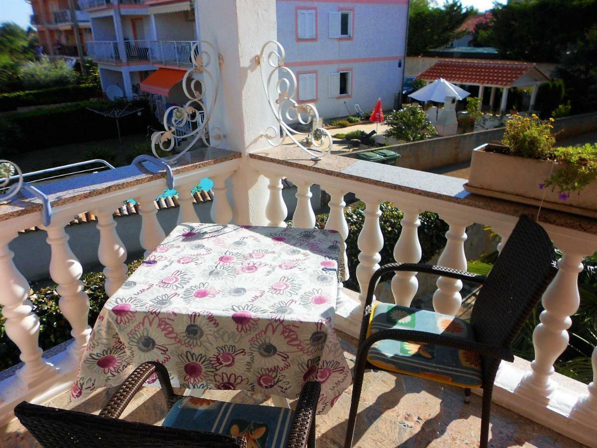Apartment Villa Engel With Pool 포레치 외부 사진